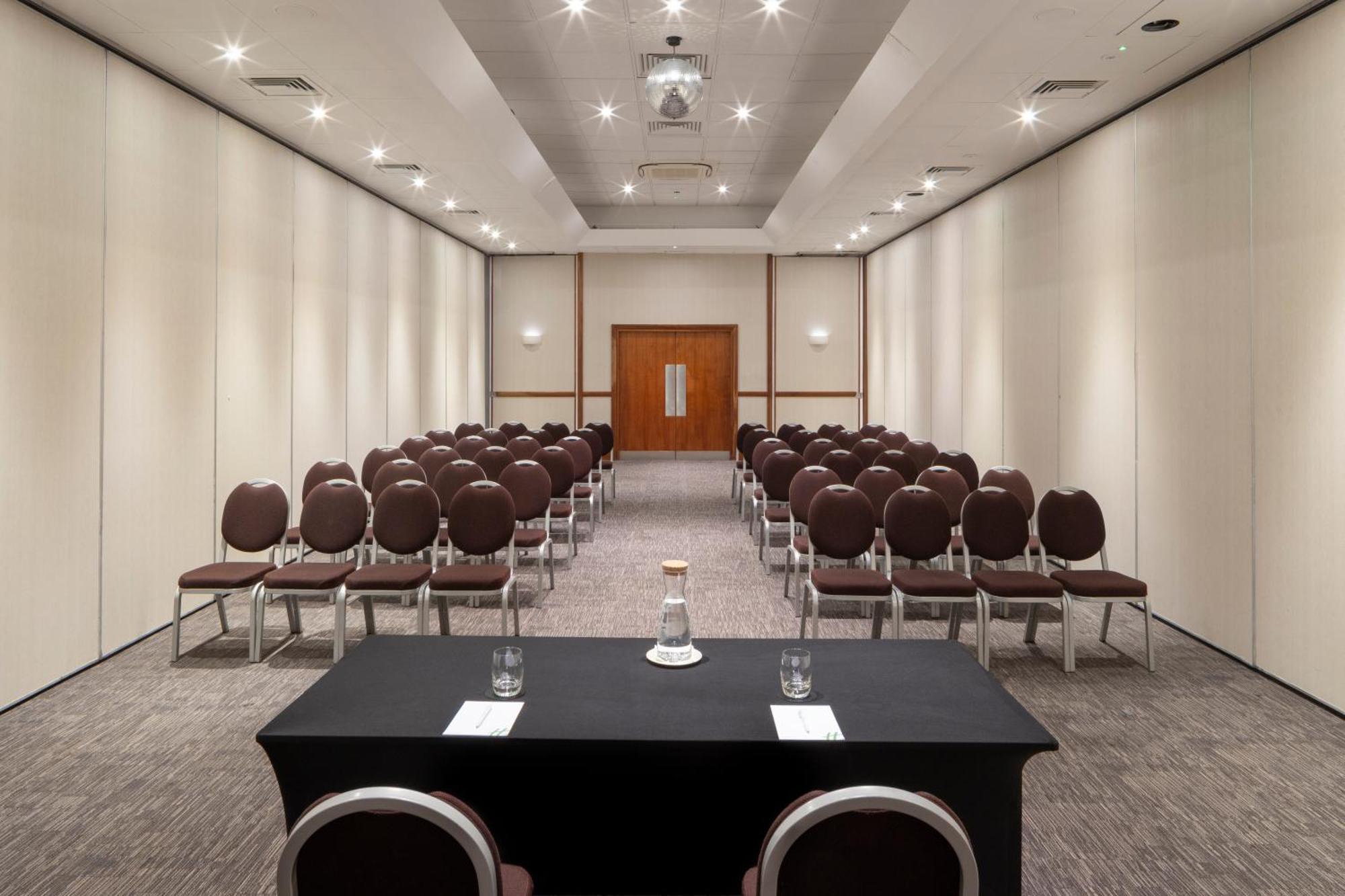Holiday Inn Leicester City By Ihg Bagian luar foto